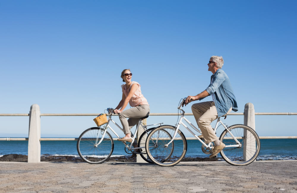 Personnes faisant du vélo